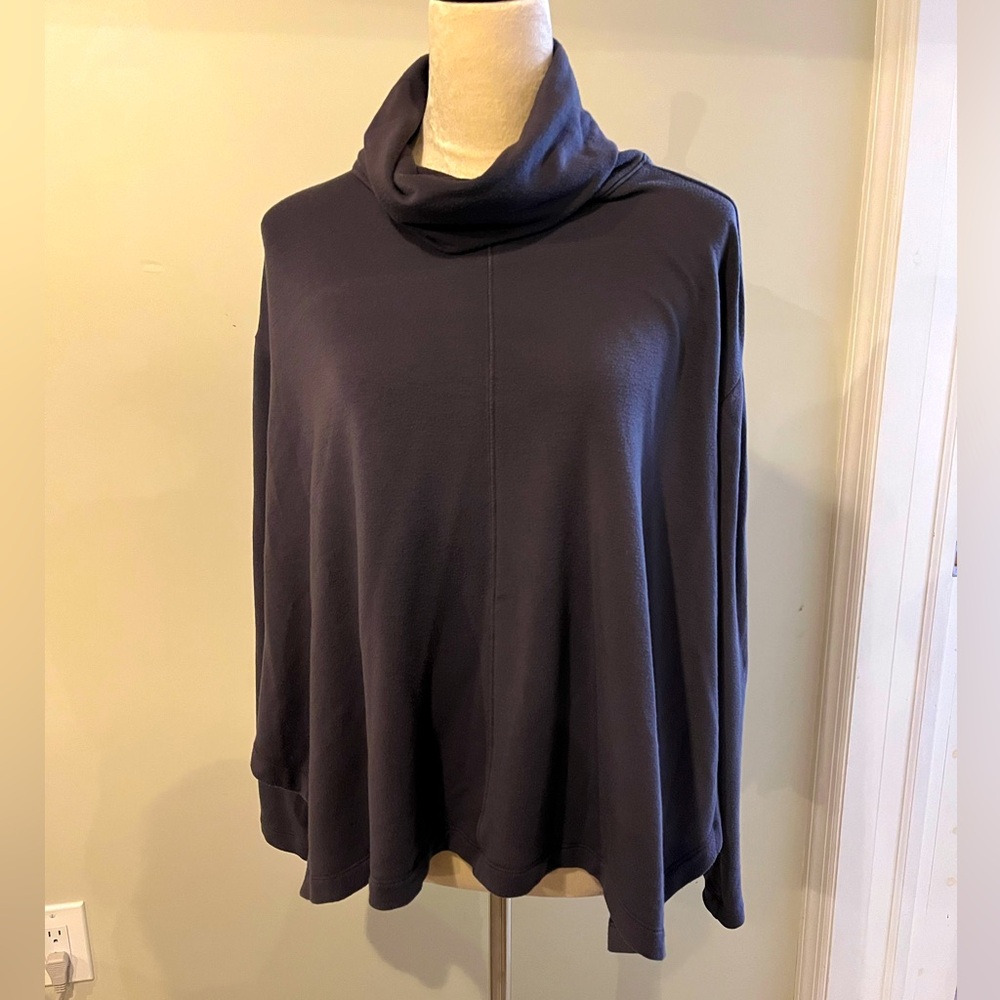 Athleta turtleneck tunic sweatshirt size xs